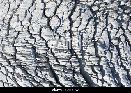 VERTIKALE LUFTAUFNAHME. Gletscherspalten des Bossons. Chamonix Mont Blanc, Haute-Savoie, Auvergne-Rhône-Alpes, Frankreich. Stockfoto