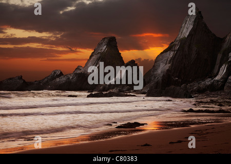 Sonnenuntergang vom Westcombe Strand in South Devon Stockfoto