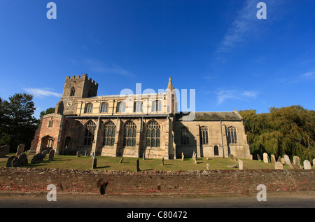 Die Kirche von Str. Mary Magdalene in Wiggenhall St Mary Magdalen, Norfolk. Stockfoto