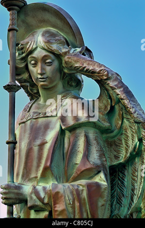 Spanien, Jakobsweg: Engel in Inful Gartenpalais von Antonio Gaudí in Astorga Stockfoto