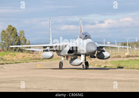 Eine F - 15D Baz von der israelischen Luftwaffe des Rollens auf Decimomannu Luftwaffenstützpunkt, Sardinien, Italien, während Übung Vega 2010. Stockfoto