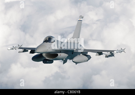 Eine f-16 Fighting Falcon von Colorado Air National Guard im Flug über Brasilien während der Übung CRUZEX V in Brasilien. Stockfoto