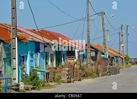 Waterfront Muschel & Oyster Schuppen, Ile d'Oleron, Frankreich Stockfoto