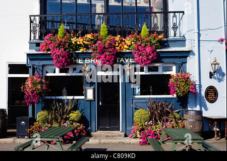 traditionelle Gastwirtschaft der Brücke-Taverne im alten Portsmouth England uk Stockfoto