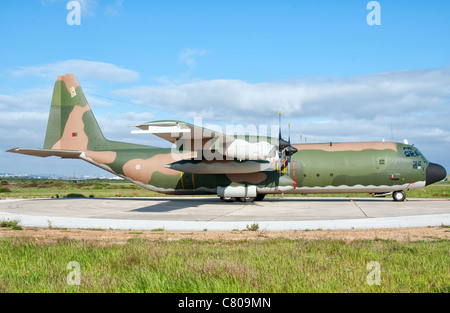 Eine portugiesische Luftwaffe C - 130H Hercules in Montijo Luftwaffenstützpunkt, Portugal. Stockfoto