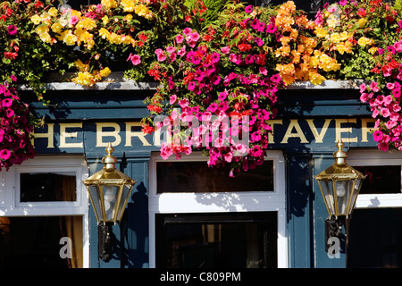 traditionelle Gastwirtschaft der Brücke-Taverne im alten Portsmouth England uk Stockfoto