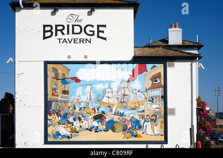 traditionelle Gastwirtschaft der Brücke-Taverne im alten Portsmouth England uk Stockfoto