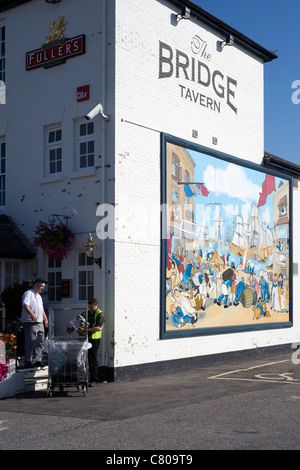traditionelle Gastwirtschaft der Brücke-Taverne im alten Portsmouth England uk Stockfoto