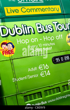 Ein grün Doppeldecker-Reisebus in Dublin, Irland Stockfoto