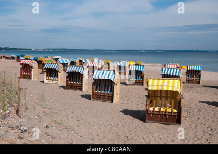 Dach Strand Korbsessel auf den Strand von Niendorf, Timmendorfer Strand, Ostsee, Schleswig-Holstein, Deutschland, Europa Stockfoto