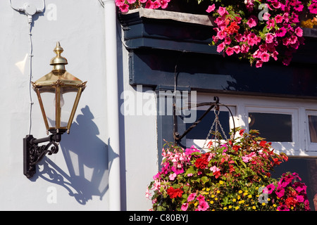 traditionelle Gastwirtschaft der Brücke-Taverne im alten Portsmouth England uk Stockfoto