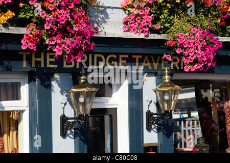 traditionelle Gastwirtschaft der Brücke-Taverne im alten Portsmouth England uk Stockfoto