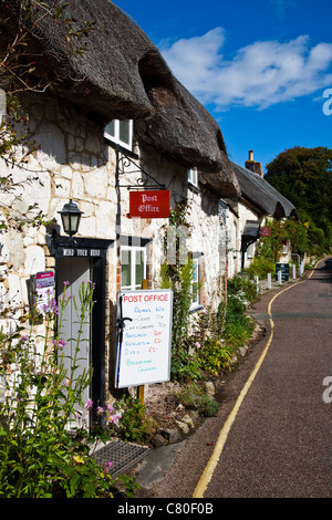 Eine Straße in das Dorf Brighstone auf der Isle Of Wight in England Stockfoto