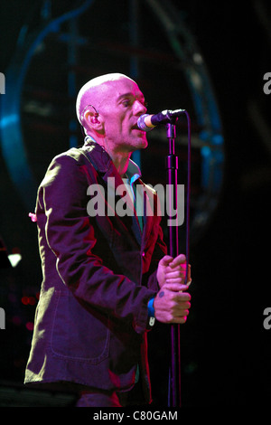 REM auf der Pyramide Bühne beim Glastonbury Festival 2003 Stockfoto