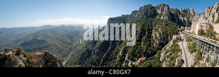 Ein Panorama des Klosters Santa Maria de Montserrat in der Nähe von Barcelona, Spanien. Stockfoto