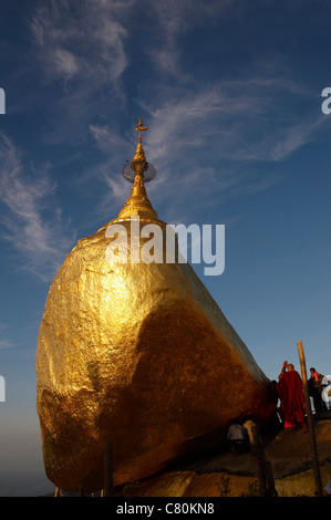 Myanmar, Burma, Kyaikhtuyo, Kyaiktiyo-Pagode, buddhistische Tempel, Golden Rock Stockfoto