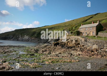 Ebbe am Port Quin, Cornwall Stockfoto