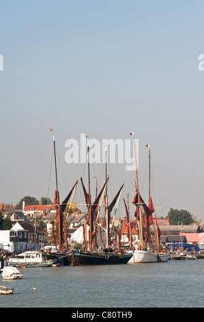 Historischen Themse Lastkähne gefesselt im Hythe Quay am Fluss Blackwater in Essex Stockfoto