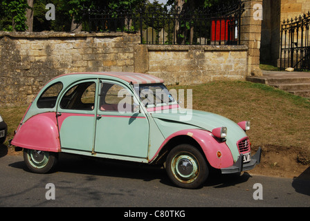 Citroen 2CV Campden House in Chipping Campden Gloucestershire UK Stockfoto