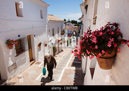 Typische Straße in das weiße Dorf Mijas Malaga Costa del Sol Andalusia Spaniens Stockfoto