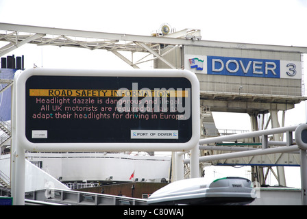 Infotafel in Dover Docks Vereinigtes Königreich Stockfoto