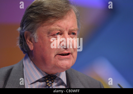 KENNETH CLARKE MP LORD CHANCELLOR Sekretär des S 4. Oktober 2011 MANCHESTER Stadtzentrum von MANCHESTER ENGLAND Stockfoto