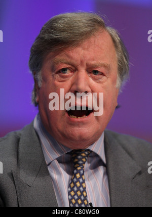 KENNETH CLARKE MP LORD CHANCELLOR Sekretär des S 4. Oktober 2011 MANCHESTER Stadtzentrum von MANCHESTER ENGLAND Stockfoto