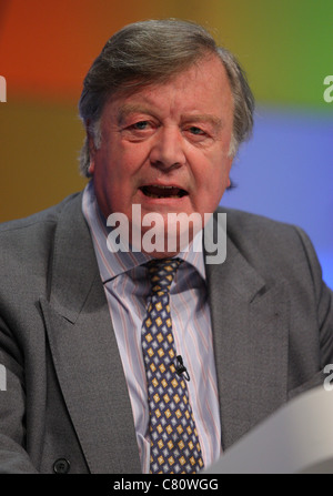 KENNETH CLARKE MP LORD CHANCELLOR Sekretär des S 4. Oktober 2011 MANCHESTER Stadtzentrum von MANCHESTER ENGLAND Stockfoto