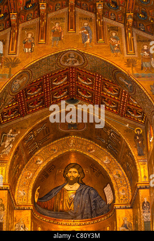 Jesus Christus Mosaik in der Apsis der Kathedrale von Monreale, Monreale, in der Nähe von Palermo, Sizilien, Italien Stockfoto