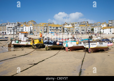 Hafen von Angelboote/Fischerboote in St. Ives, Cornwall, England. Stockfoto