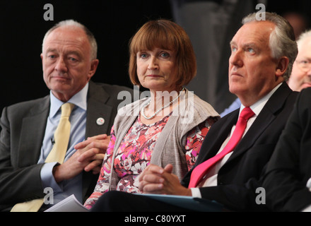 KEN Sie LIVINGSTONE TESSA JOWELL MP & PETER HAIN MP Arbeits-Londoner Bürgermeister Kandidat 25. September 2011 der AAC LIVERPOOL Englands Stockfoto