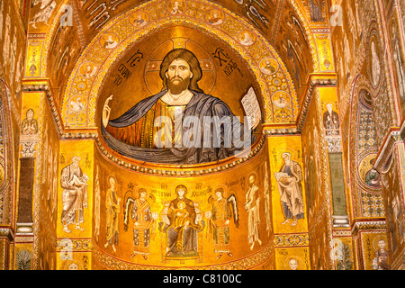 Jesus Christus Mosaik in der Apsis der Kathedrale von Monreale, Monreale, in der Nähe von Palermo, Sizilien, Italien Stockfoto