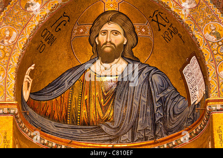 Jesus Christus Mosaik in der Apsis der Kathedrale von Monreale, Monreale, in der Nähe von Palermo, Sizilien, Italien Stockfoto