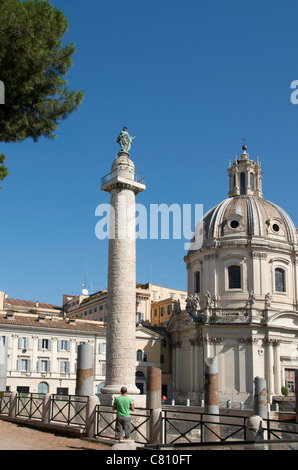 Kaiserforen mit der Trajans Säule und der Kirche Santissimo Nome Di Maria, Rom, Italien, Europa Stockfoto
