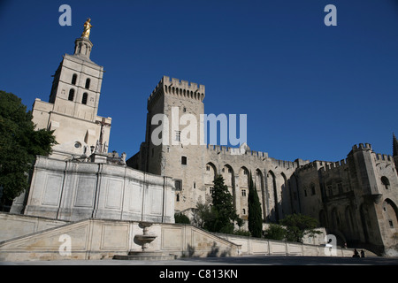 Fassade des Palais des Papes / Palast der Päpste, Avignon, Frankreich Stockfoto