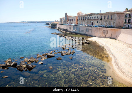 Meer und Küste in Ortigia, die Stadt von Syrakus auf Sizilien, Sicilia, Italien Stockfoto