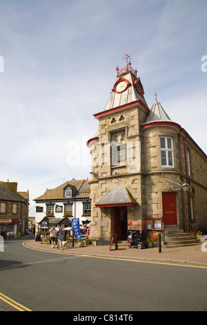 Das Rathaus und Museum in Marazion, in der Nähe von St Michaels Mount, Cornwall, England. Stockfoto