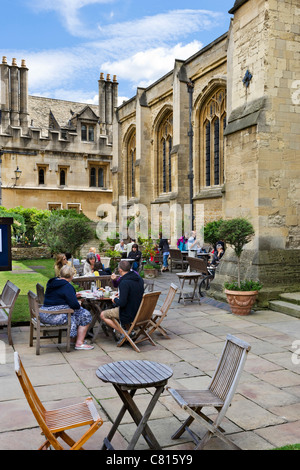 Die Gewölbe und Garten Cafe in der Universität St. Marienkirche die Jungfrau hinter Radcliffe Square, Oxford, Oxfordshire, Vereinigtes Königreich Stockfoto