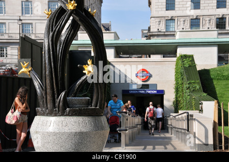 Diana von den Baumkronen von Estcourt J. klack Green Park Tube station Stockfoto