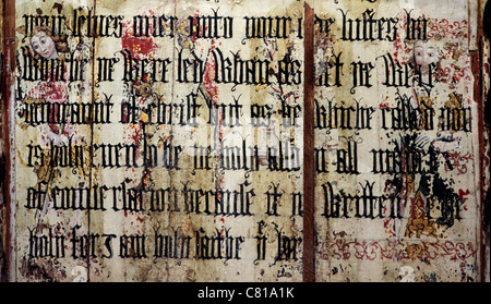Binham Priory, Norfolk, Lettner. St. Michael der Erzengel St. Katherine von Alexandria, 2 andere Figuren überdruckt text Stockfoto