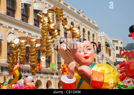 China, Macau, Senatsplatz mit Anzeige der Chinese New Year Dekorationen Stockfoto