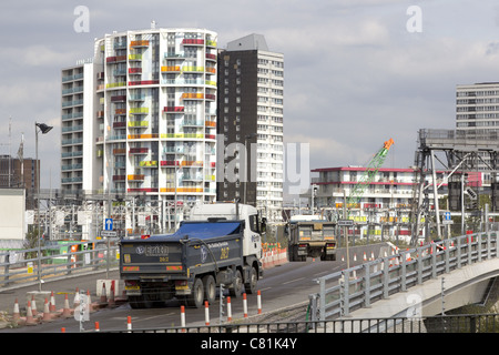 LKW aus dem Olympiastadion Baustelle und Entwicklung in Stratford, London Stockfoto