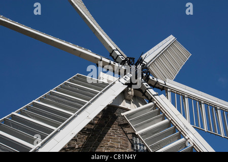 Die sechs Segel und zentrale Spinne des Heage Windmühle, Heage, Derbyshire, England, UK. Stockfoto