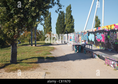 Mauer Park mit Abschnitt der Berliner Mauer, Berlin, Deutschland Stockfoto