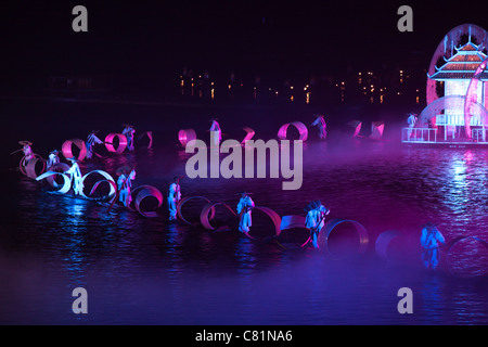 Die Leistung der Liu San Jie besteht aus ca. 500 Künstlern auf den Gewässern des Flusses Li in Yangshuo. Stockfoto