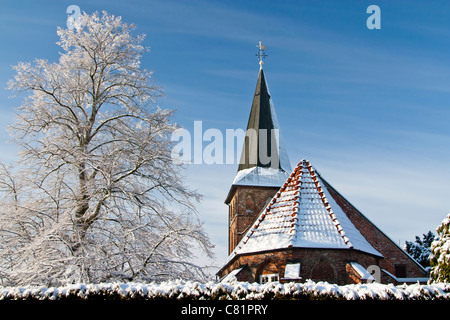 Die Gertruden-Kapelle im Winter auf dem Gertruden Friedhof in Oldenburg, das ist das älteste christliche Bauwerk in Oldenburg Stockfoto