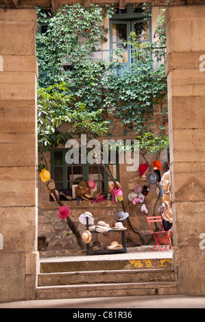 Hut-Shop in Saint-Antonin-Noble-Val, Tarn-et-Garonne, Midi-Pyrénées, Frankreich Stockfoto