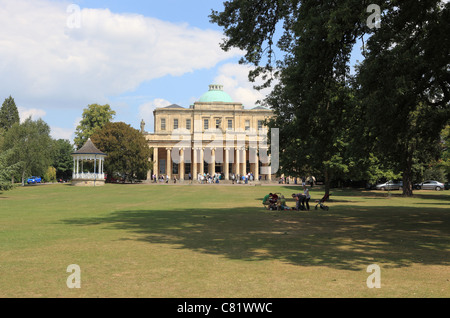 Die Pittville Pump Room, Pittville Park, Cheltenham Spa, Gloucestershire, England, UK Stockfoto