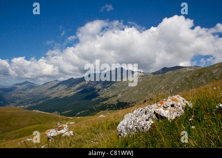 Eine Ansicht des Gran Sasso d ' Italia im Sommer Stockfoto