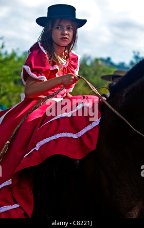 Teilnehmer des jährlichen Festivals "Patria Gaucha" Stockfoto